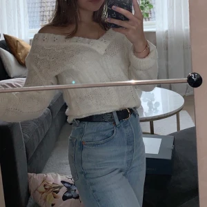 Tjocktröja  - Superfin off shoulder tjock tröja💞