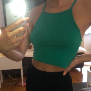 Grönt Linne h&m - Måttligt använd . Säljer för endast 40kr