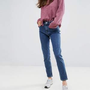 Snygga Seattle-jeans från Weekday 🥰🥰 Tyvärr för korta för mig, så har bara använts fåtal gånger
