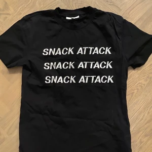 Ganni t-shirt - Samma som jag tidigare sålt i vitt (kolla längre ner). Sparsamt använt. Storlek s. Köpt för 500kr 