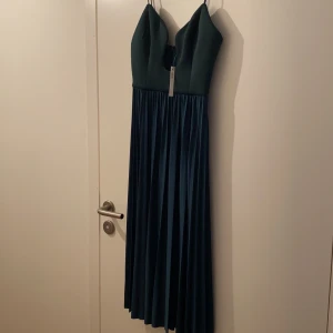 Grön klänning  - Oanvänd 