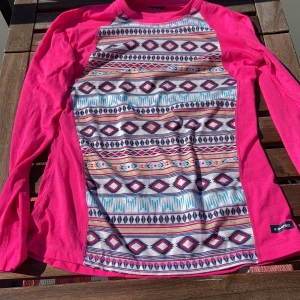 Underställströja - Rosa underställströja. Passar ihop med underställsbyxorna som jag också säljer. Väl använd.