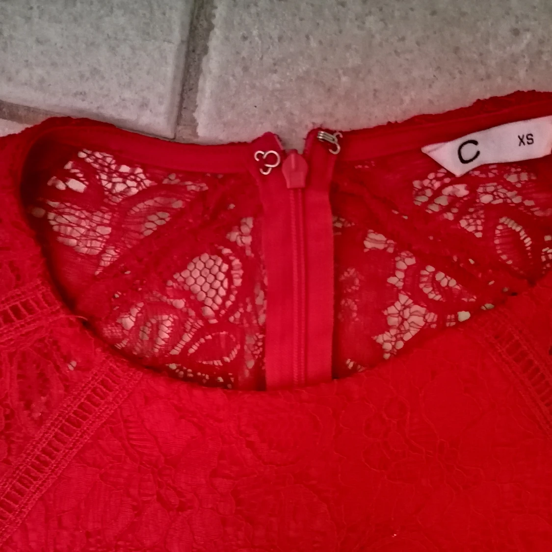 Röd spetsklänning cubus - 91