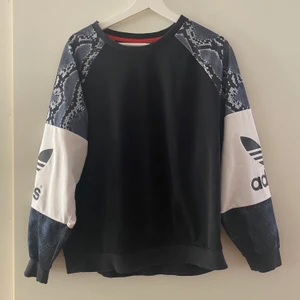 Adidas tröja - Köparen står för frakten💘