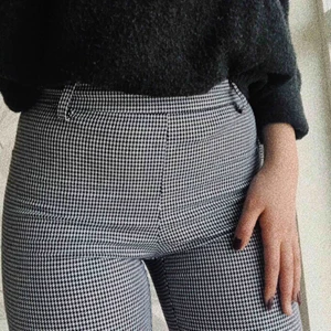  - As coola taighta byxor i rutigt mönster, säljer då de inte passar mig längre!! 150kr+frakt