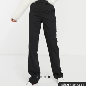 Figursydda raka kostymbyxor  - SÅLD🖤🌟