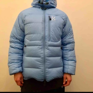  - Superfin och varm Haglöfs dunjacka, knappt använd, så i princip nyskick. 