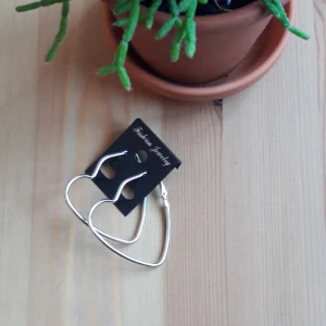  - nya örhängen  (frakt10kr)