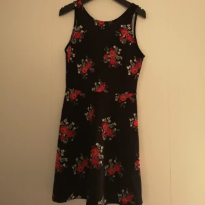  - Klänning, helt oanvänd! 