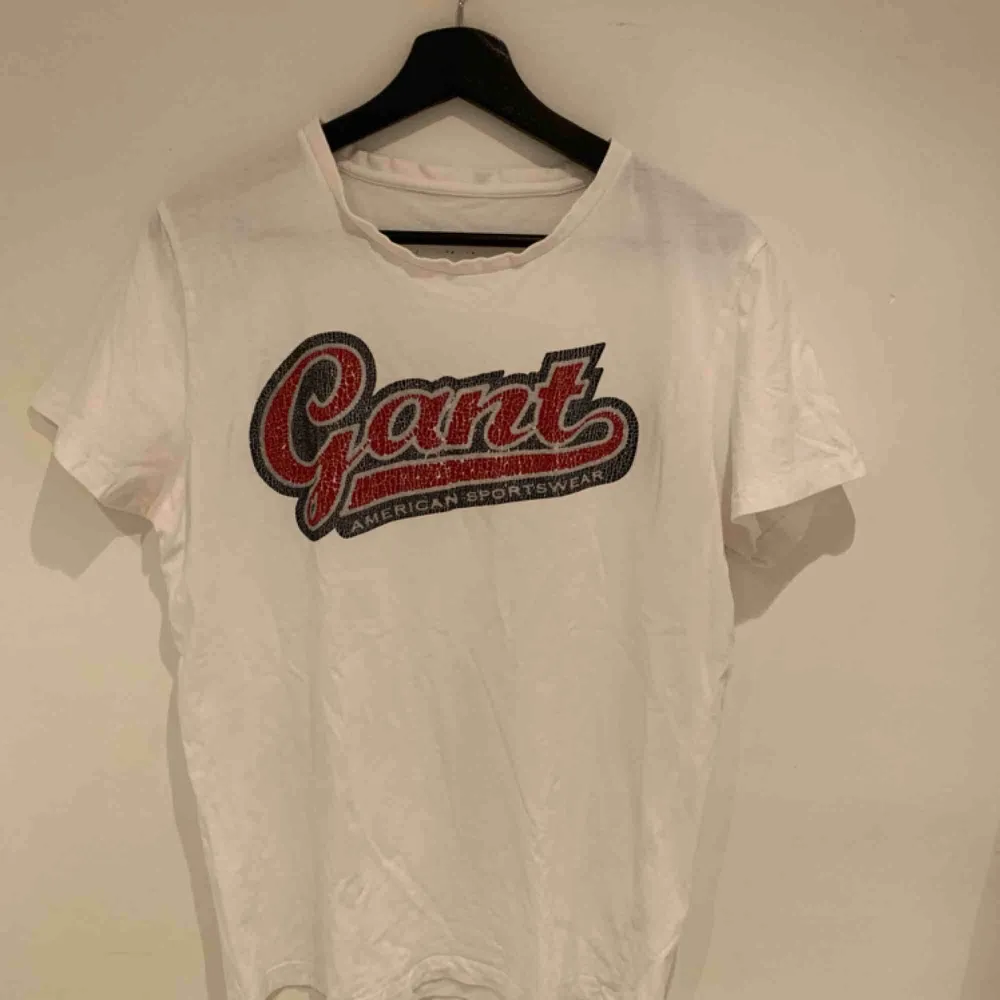 Sjuk vintage tshirt från 07 Passar Medium. T-shirts.
