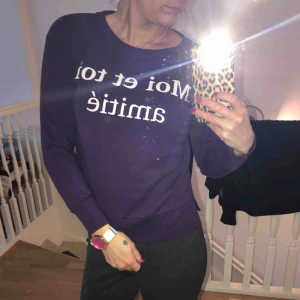  - Xs Lila tröja ny