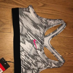  - Nike sport bh Aldrig använd med prislapp kvar