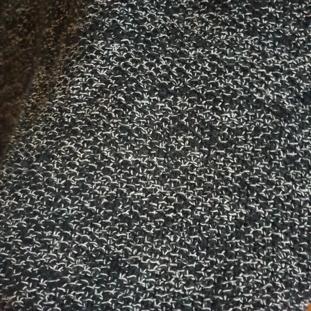 Stickad lång tröja från H&M concious collection storlek s. Oversized. Bra kvalité och varm . Tröjor & Koftor.