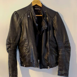  - Jacka från Zara med fina detaljer 