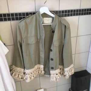  - Världens finaste vår/sommarjacka från Zara. Köptes förra sommaren för 499 kr.