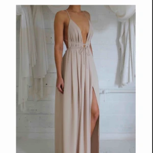  - SÖKER DENNA KLÄNNINGEN!! Storlek S eller M! 