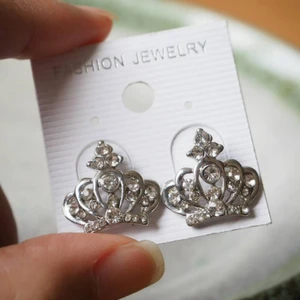  - nya örhängen  frakt 10 kr 