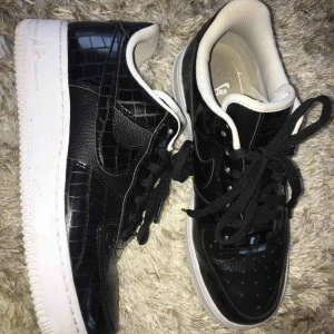  - Mina älskade nya skor som tyvärr är för stora för mig så endast använda en gång. Storlek 38,5 och köpta från asos. Mötes upp i Göteborg eller skickas mot fraktkostnad!