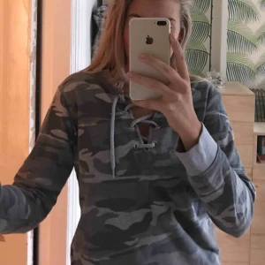 - Svinsnygg sweater från missguided! Mycket sparsamt använd!