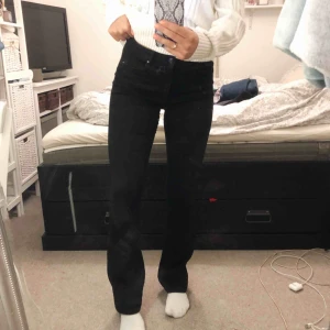  - Bootcut jeans från only i stl L/34. Dåliga bilder men jeansen är i fint skick! 90kr + 40kr frakt via swish.