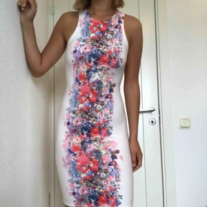  - Slimmad klänning köpt på Nelly, använd ett par gånger bara.