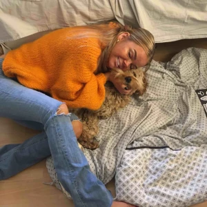  - Jättefina slitna typ kick flare jeans!! Använd bara några gånger och dessa är så fina och förtjänar att användas flitigare!!!! De perfekta jeansen och är så sköna<3