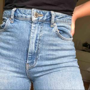 Mom jeans ifrån Gina Tricot, supersnygga men kommer tyvärr inte till användning. Köparen står för frakt 🕊
