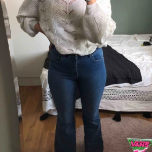  - Super stretchiga jeggings från Dr denim, stl L/32 men skulle säga att de passar en mindre strl också, helt oanvända nypris 499kr Fraktar och möts upp i Stockholm (Södermalm) fraktkostnad tillkommer. 