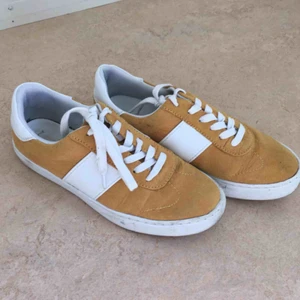  - Sneakers från Asos. Använda men i fint skick. 