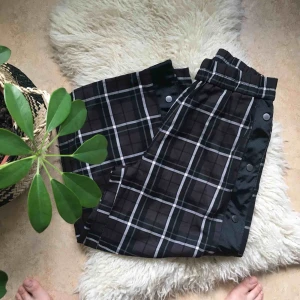  - Fina och jätte bekväma  wide pants från Monki! 