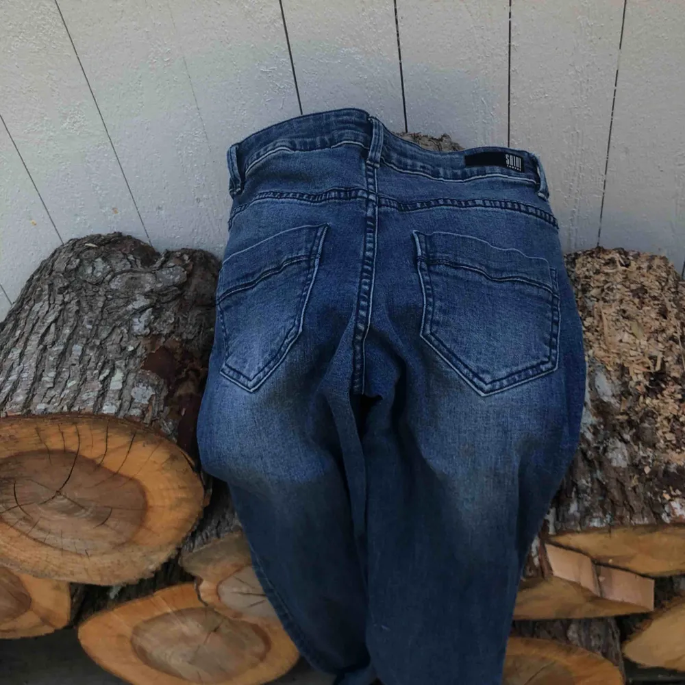 Tajta jeans med sömmar på framsidan av benen från saint tropez💙💙💙💙. Jeans & Byxor.