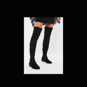  - Over knee som är använda endast två gånger!  De är i strl 39.