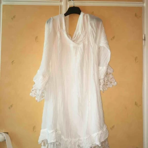  - Den är från Italien som är i storlek M som inte passar min mamma för den är för stor! 120 prutat och klart Hämtas i Borås