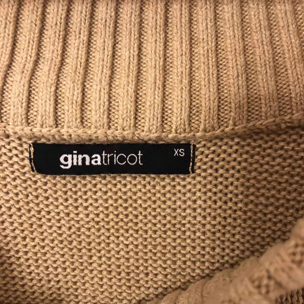 Fin beige stickad tröja från Gina tricot! Knappt använd. Hoodies.