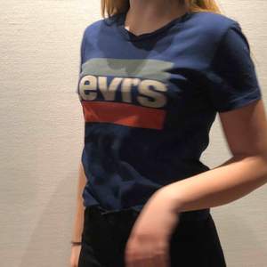 Trendig Levi’s t-shirt som alltid funkar! 