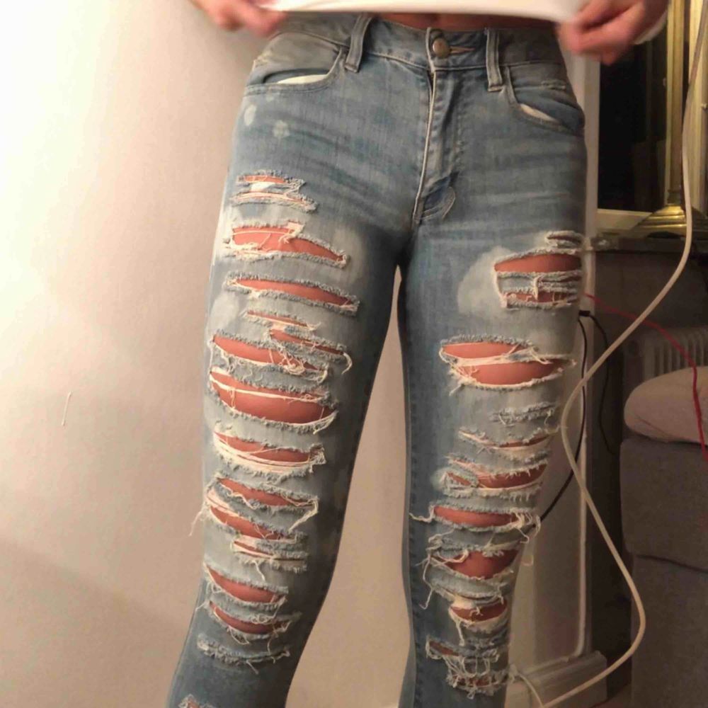 Snygga jeans från american eagle, använda ett fåtal gånger. Det är storlek uk 6, men skulle helt klart säga att det är storlek 34/36! Går att frakta :). Jeans & Byxor.
