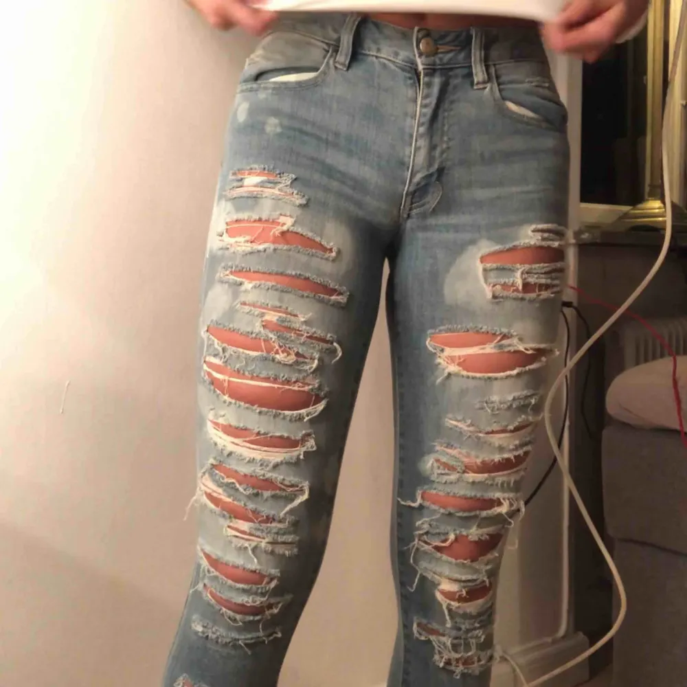 Snygga jeans från american eagle, använda ett fåtal gånger. Det är storlek uk 6, men skulle helt klart säga att det är storlek 34/36! Går att frakta :). Jeans & Byxor.