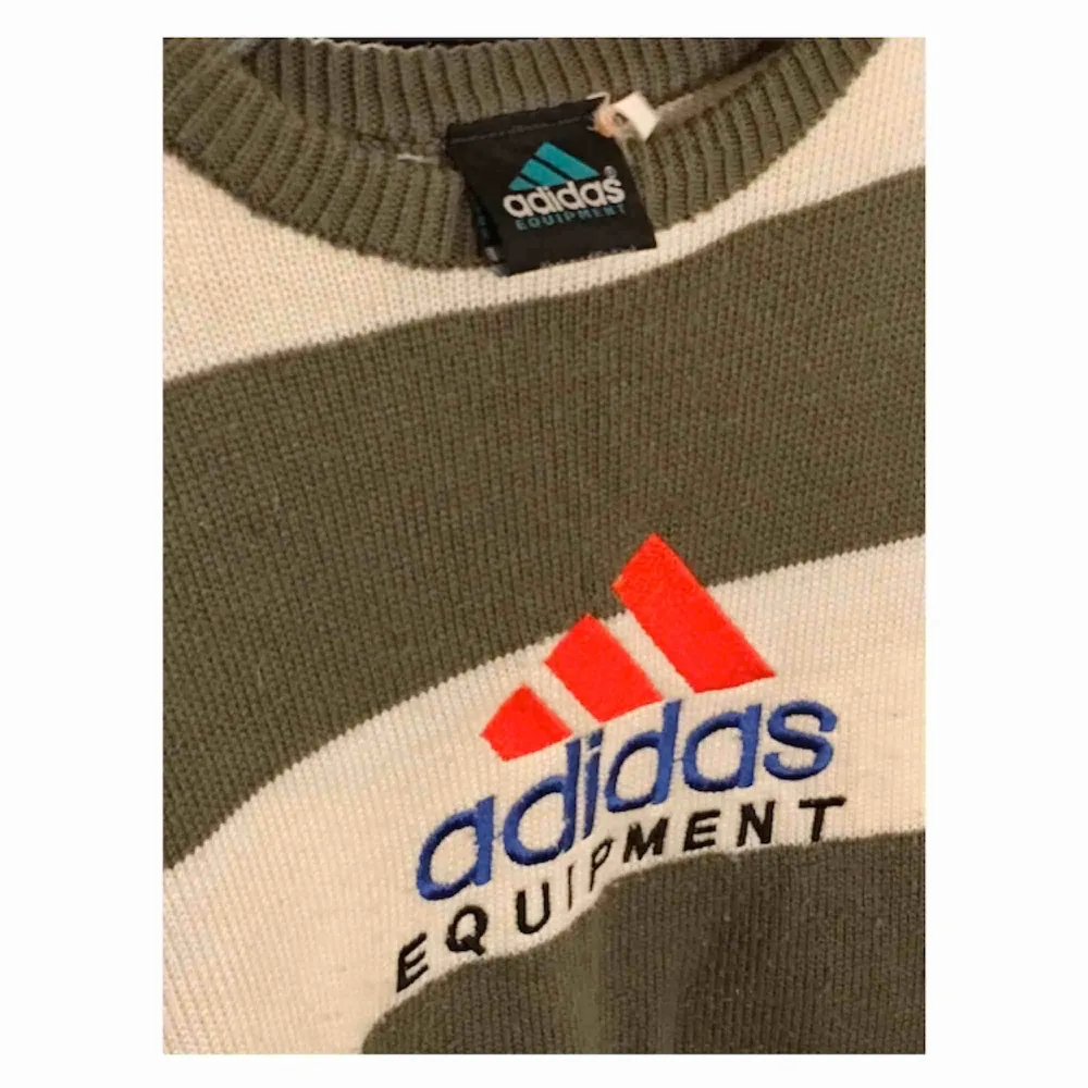 Unik stickad Adidas Equipment tröja med den perfekta ovsize looken!💕✨ Köpt från humana, pris kan alltid diskuteras! 👼. Stickat.
