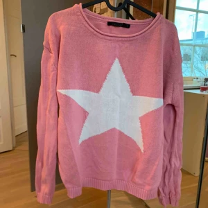  - Ganska oversized stickad tröja från soul river