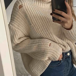  - Mysig stickad tröja från chiquelle, nästan åldrig använd. Säljer pga den inte kommer till användning 