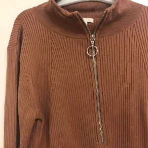  - Tröja från H&M Storlek M men passar även S