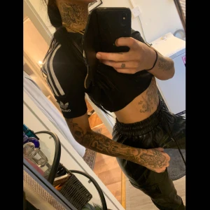  - Skit snygg cargo byxor 