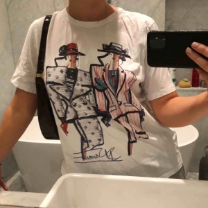  - T-shirt från Zara, använder tyvärr aldrig längre och vill att den ska få ett nytt hem🔥💯❤️ 