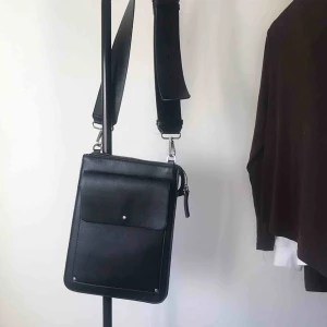  - Väska från Carin Wester. Fint skick! Frakt tillkommer 🌸