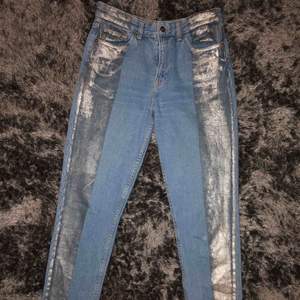 stetchiga mom jeans från hm, möts i gävle eller fraktar
