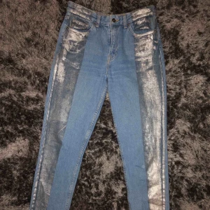  - stetchiga mom jeans från hm, möts i gävle eller fraktar