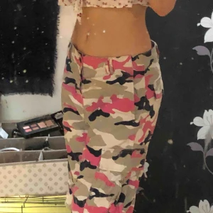  - Oversized camo shorts i bra sick.Frakt tillkommer, skriv privat för fler bilder💓