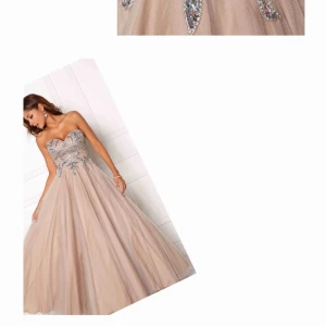  - Säljer oanvänd balklänning nypris 3500kr  Storlek 34 Finns i Malmö  Pris 1500kr 