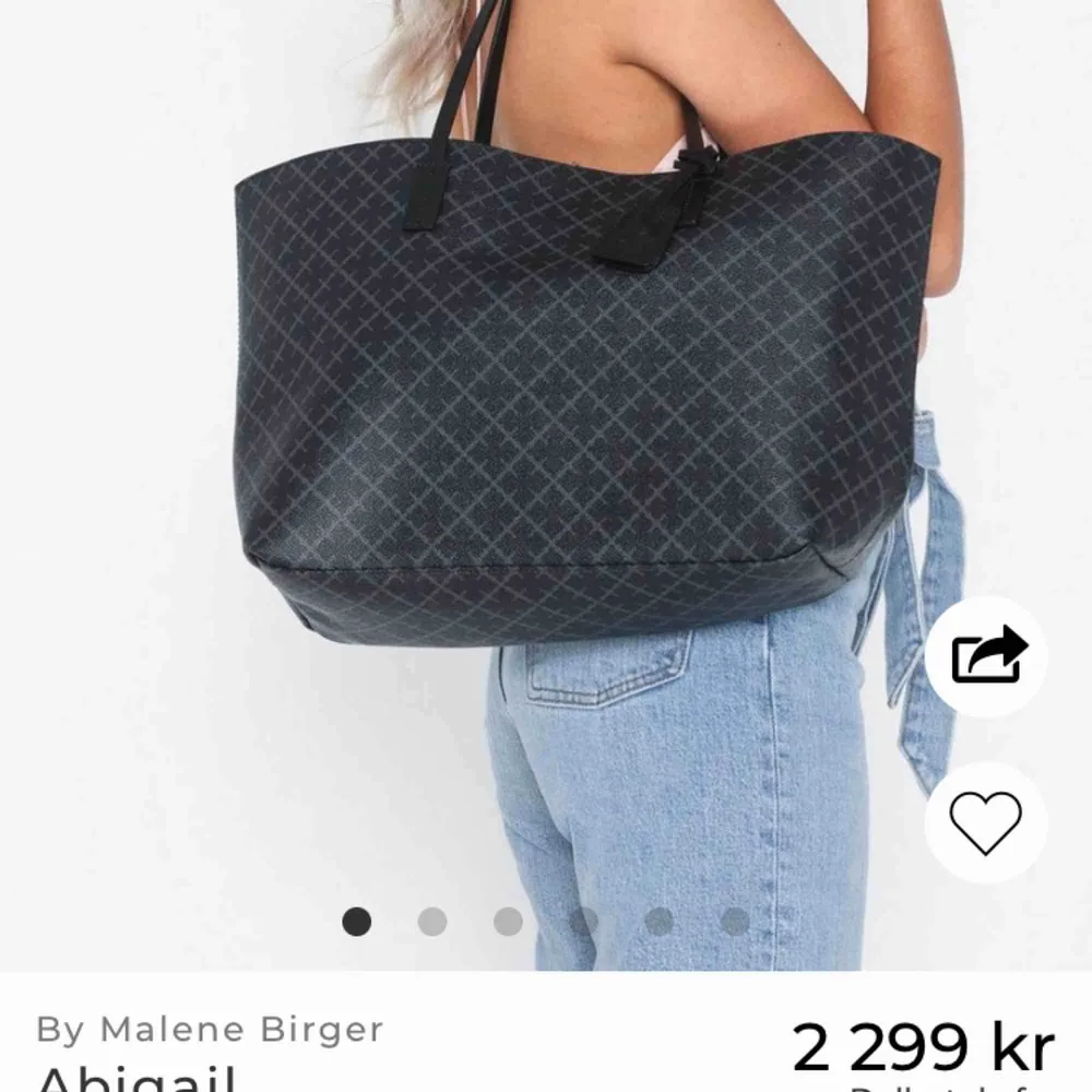 Söker denna väska från Malene Birger 48x28 cm. Hör av dig om du säljer denna! . Väskor.