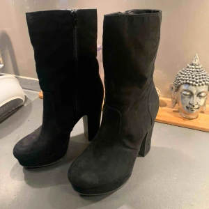  - Skor från Nelly storlek 37  Kan mötas upp i Stockholm eller frakta